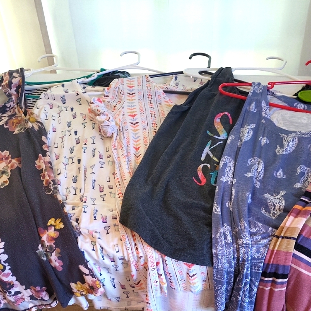 8! Medium Maurices Tops